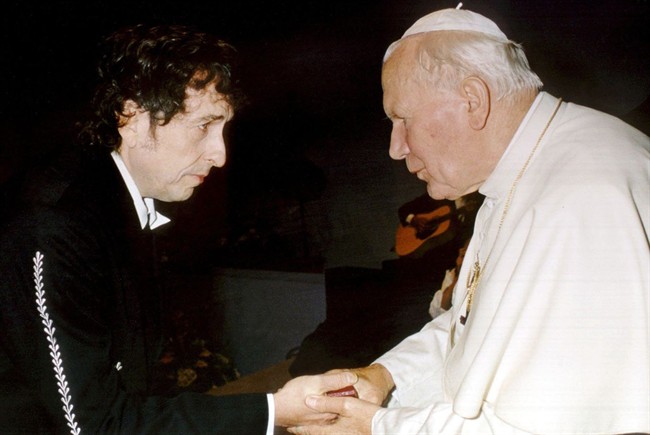 Lo storico incontro tra papa Woytila e Bob Dylan al Congresso Eucaristico a Bologna, 1997
